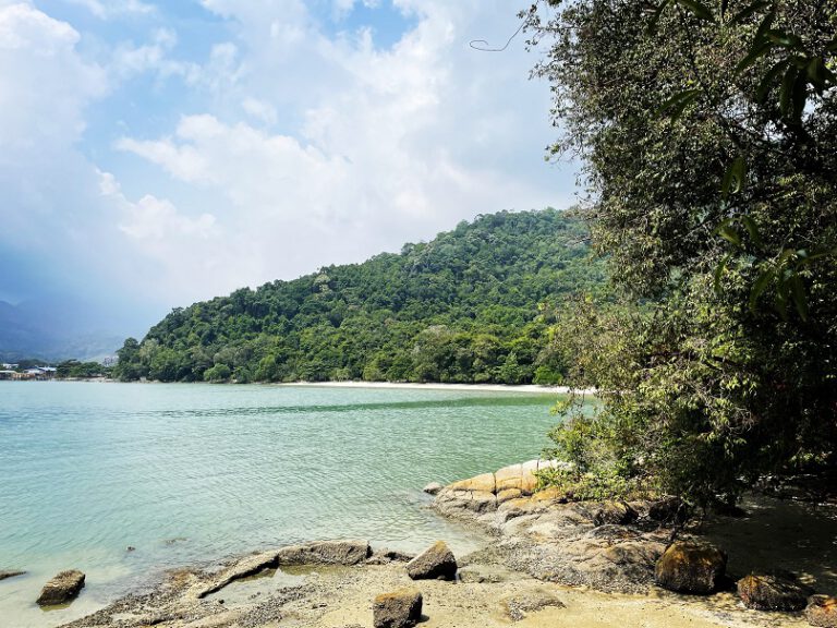 Strand und Meer im Penang National Park