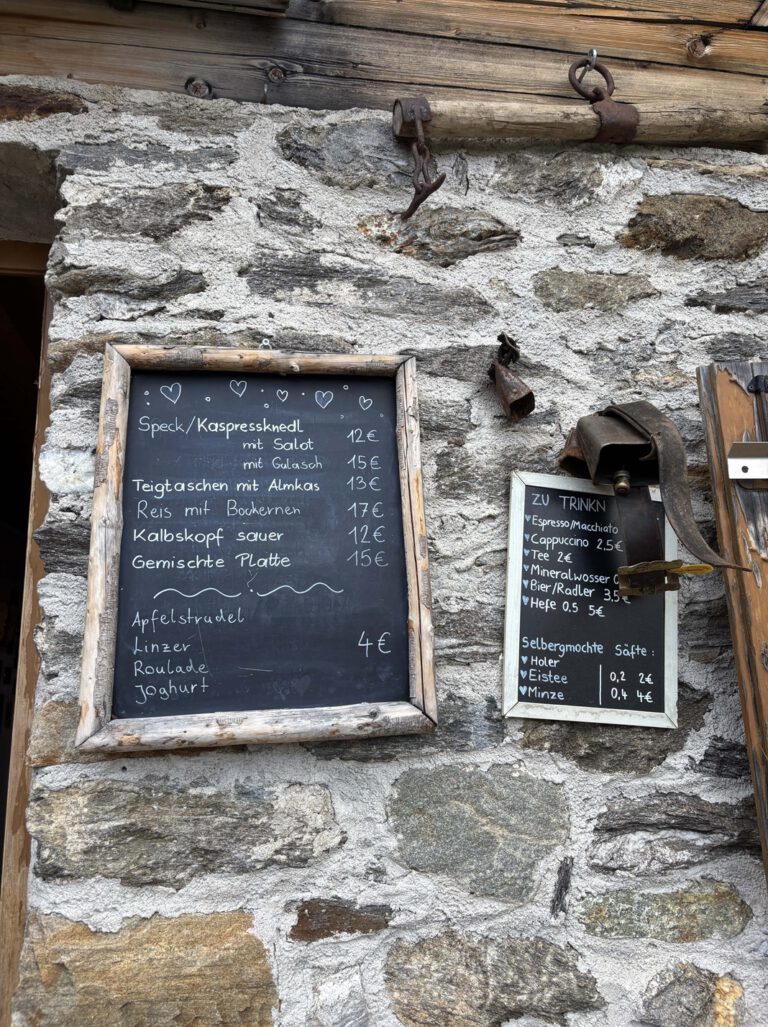 Wanderungen rund um Meran in Südtirol Speisekarte auf der Valser Alm